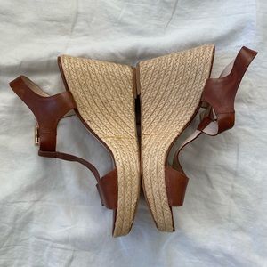 Vince Camuto Size 10 Tan Wedge Heels
